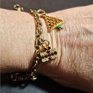 Vintage gold tone Christmas charm bracelet 7"